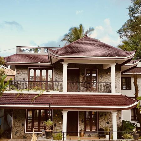 Daffodils Inn Alappuzha ภายนอก รูปภาพ