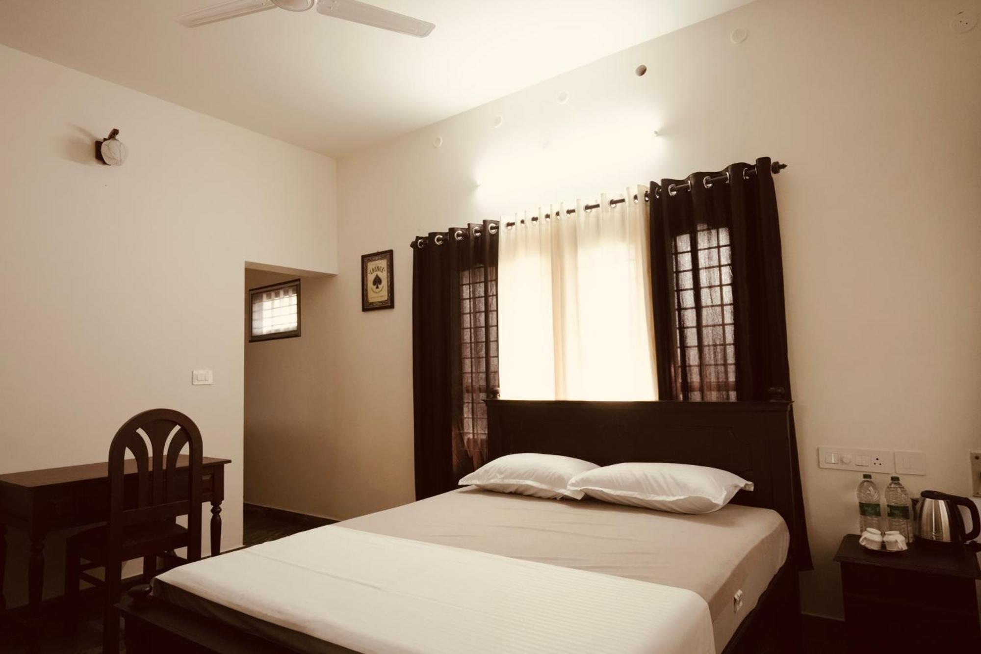 Daffodils Inn Alappuzha ภายนอก รูปภาพ