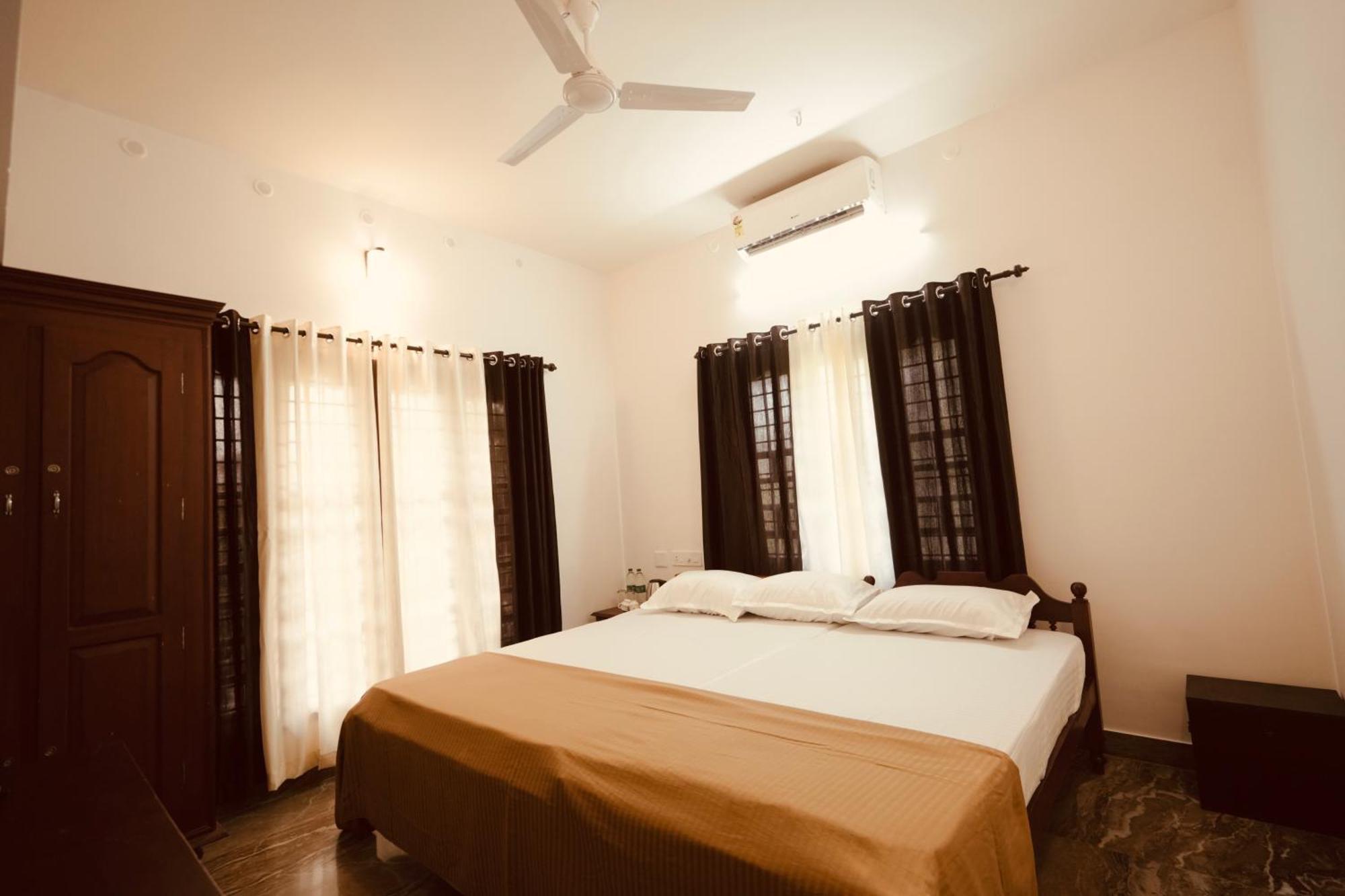 Daffodils Inn Alappuzha ภายนอก รูปภาพ