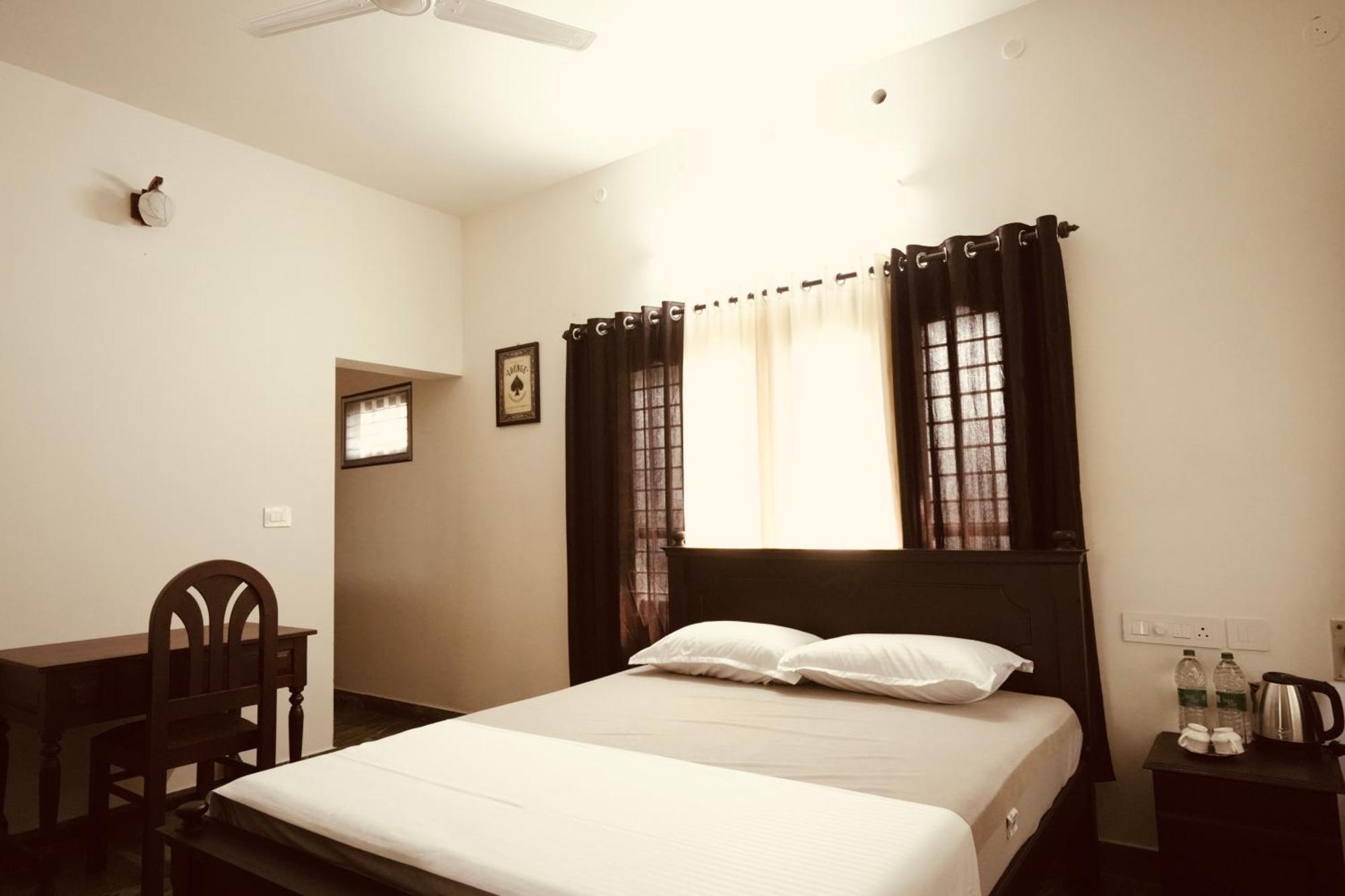 Daffodils Inn Alappuzha ภายนอก รูปภาพ